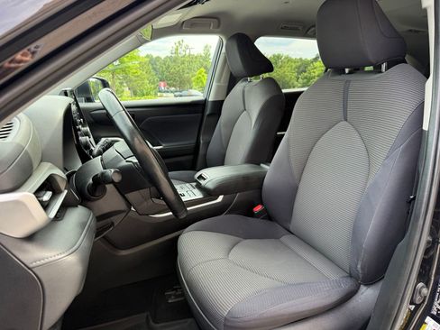 Used 2020 Toyota Highlander LE AWD/4WD image 35