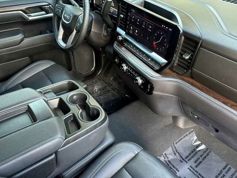 Used 2024 GMC Sierra 1500 SLT image 15
