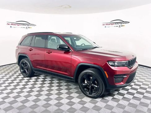 Used 2024 Jeep Grand Cherokee Altitude AWD/4WD image 1