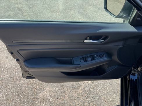 Used 2025 Nissan Altima 2.5 SV image 18