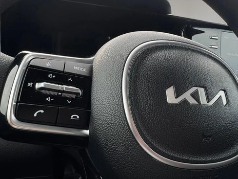 Used 2022 Kia Sorento LX FWD image 21