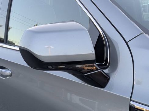 Used 2023 GMC Yukon XL SLT image 10