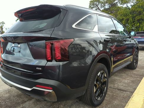 Certified 2025 Kia Sorento S w/ Panoramic Sunroof Package image 9