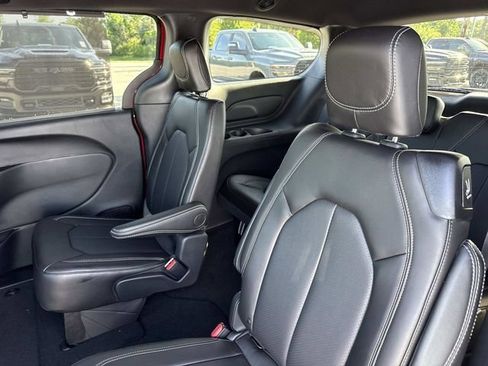 New 2027 Chrysler Pacifica Select FWD image 11