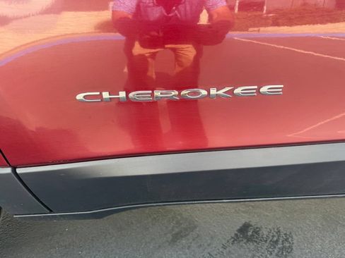 Used 2020 Jeep Cherokee Latitude AWD/4WD image 23
