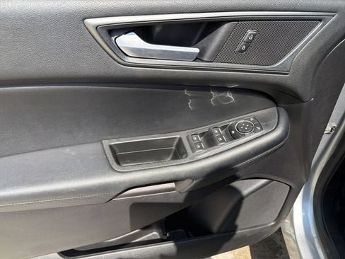 Used 2020 Ford Edge SE FWD image 15