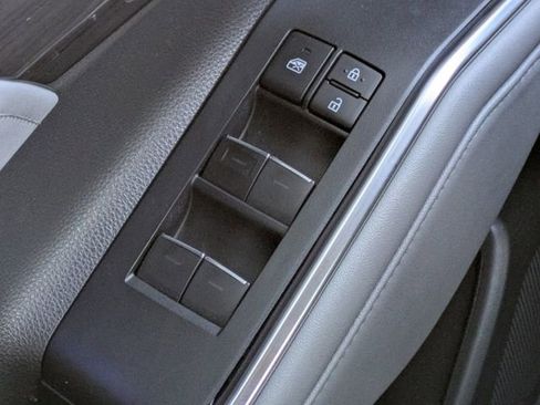 Used 2021 Toyota Highlander Limited image 20