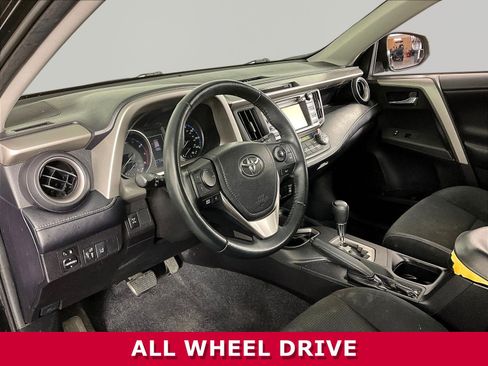 Used 2018 Toyota RAV4 XLE AWD/4WD image 15