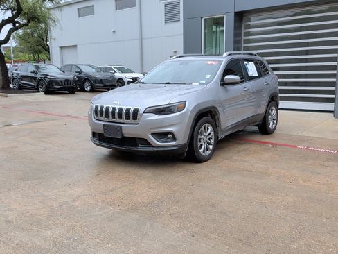 Used 2021 Jeep Cherokee Latitude Plus w/ Sun & Sound Group FWD image 5
