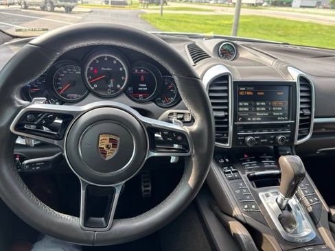 Used 2016 Porsche Cayenne Turbo AWD/4WD image 19