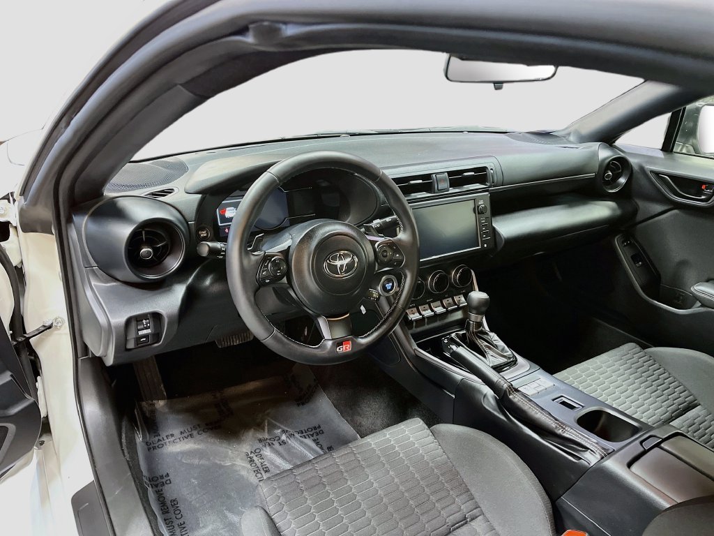 Used 2025 Toyota GR86 w/ ALL Weather Mat Package (TMS) RWD image 9
