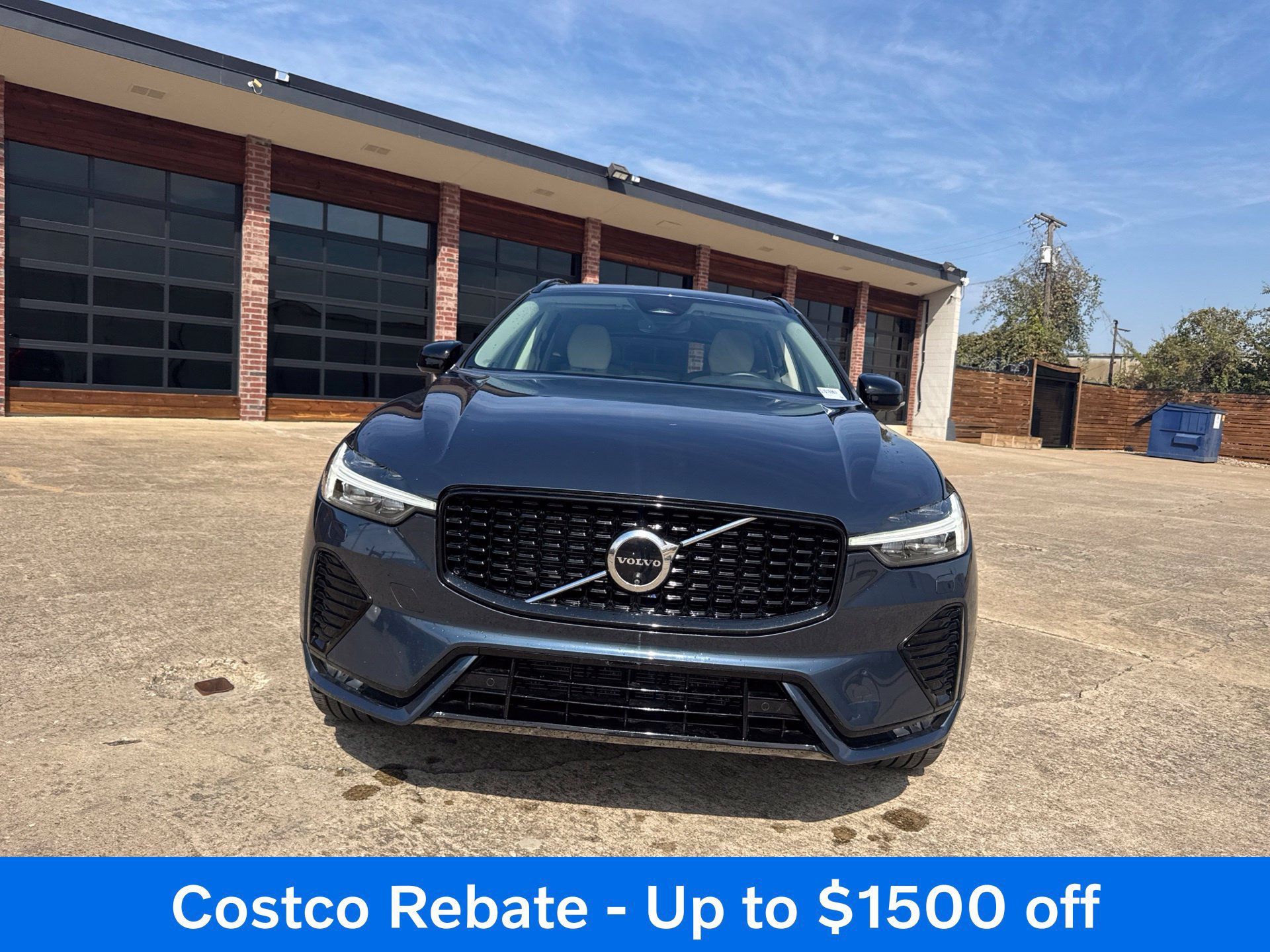 Used 2025 Volvo XC60 B5 Plus AWD/4WD image 2