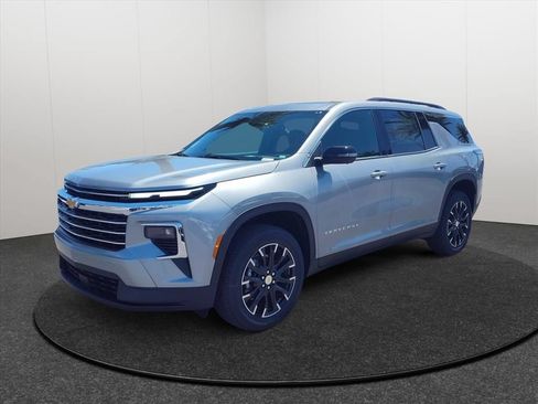 New 2026 Chevrolet Traverse LT w/ Sun and Wheel Package FWD image 3