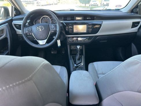 Used 2015 Toyota Corolla LE image 9