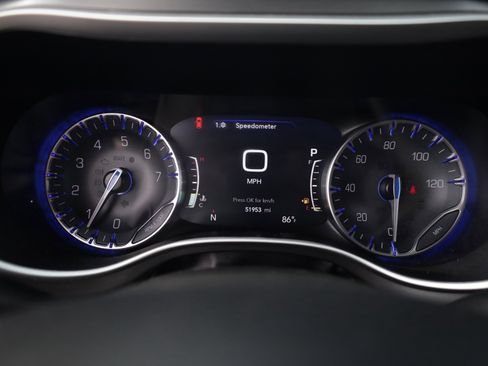 Used 2024 Chrysler Pacifica Touring-L FWD image 20