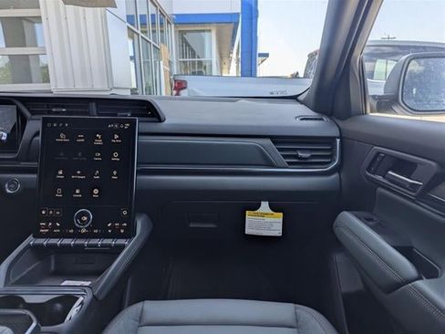 New 2026 GMC Terrain AT4 w/ Technology Package II AWD/4WD image 4