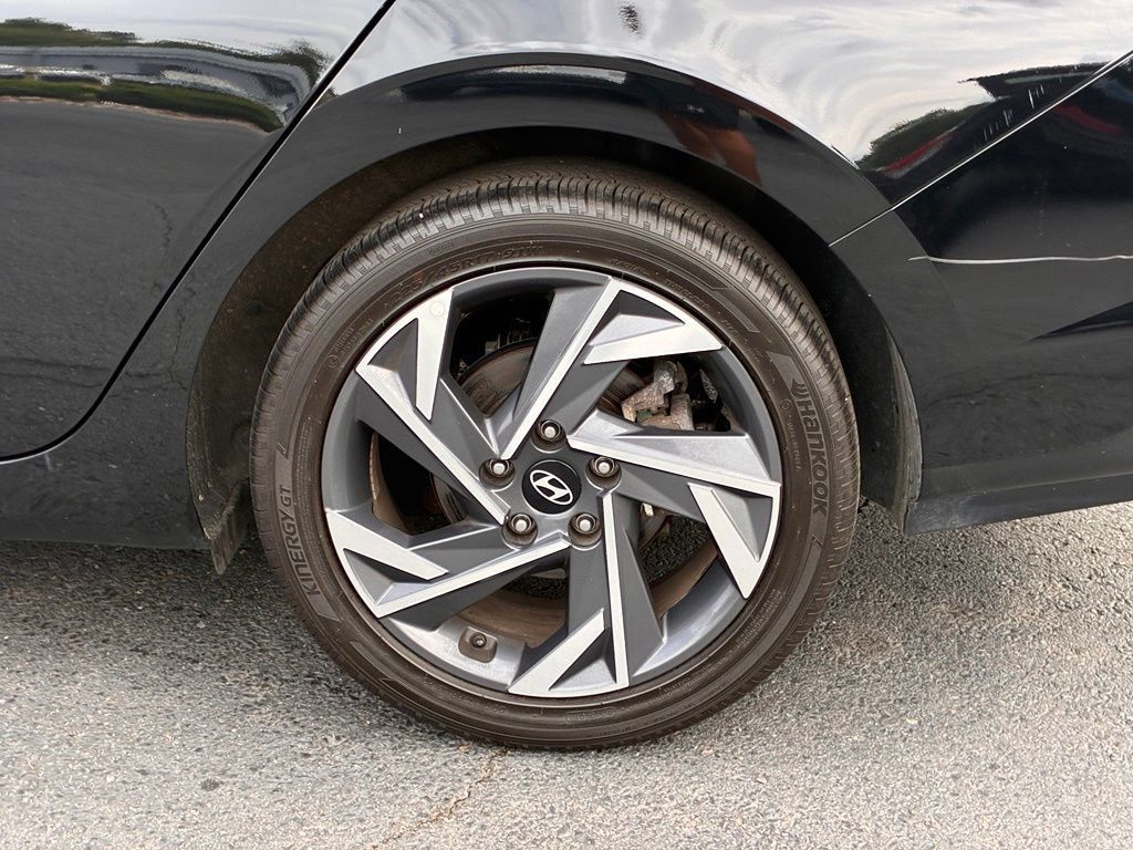 Used 2025 Hyundai Elantra Limited w/ Cargo Package FWD image 50
