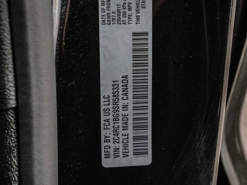 Used 2025 Chrysler Pacifica Select image 36