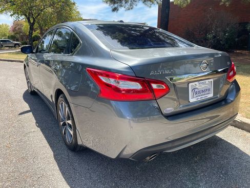 Used 2016 Nissan Altima 2.5 SL w/ Moonroof Package image 3