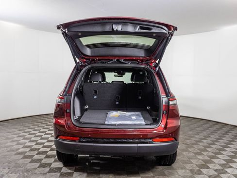 New 2025 Jeep Grand Cherokee Altitude image 32