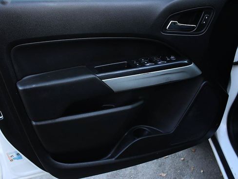 Used 2018 Chevrolet Colorado LT RWD image 12