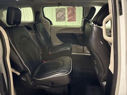 Used 2024 Chrysler Pacifica Limited image 24