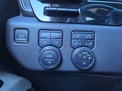 Used 2023 Chevrolet Silverado 1500 ZR2 w/ Technology Package image 27