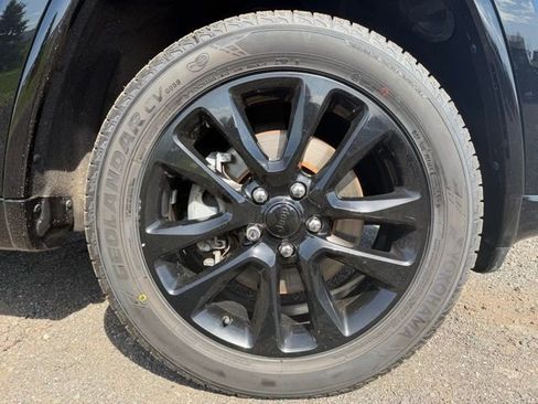 Certified 2022 Jeep Grand Cherokee Laredo X AWD/4WD image 38
