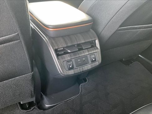 Used 2024 Nissan Ariya FWD image 10