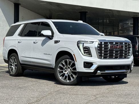 Used 2026 GMC Yukon Denali w/ Sun & Power Step Package AWD/4WD image 2