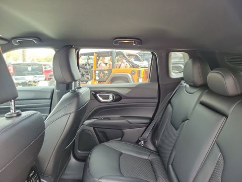 New 2026 Jeep Compass Latitude image 9