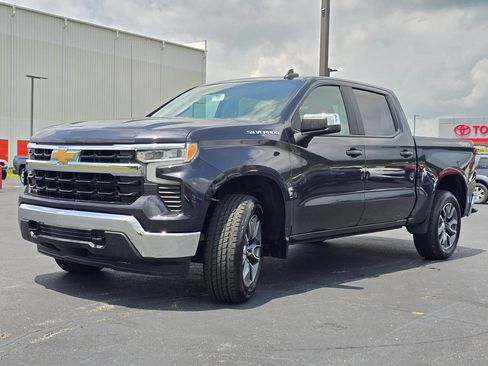 Used 2024 Chevrolet Silverado 1500 LT AWD/4WD image 4