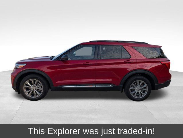 Certified 2023 Ford Explorer XLT w/ Equipment Group 202A AWD/4WD image 1