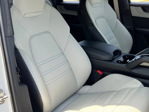 Certified 2024 Porsche Cayenne S AWD/4WD image 18