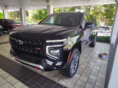 Used 2025 Chevrolet Suburban Z71 AWD/4WD image 15