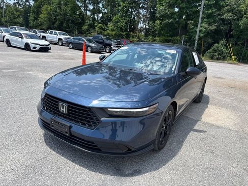 Used 2025 Honda Accord SE image 4