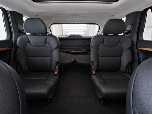 Certified 2023 Volvo XC90 T8 Plus AWD/4WD image 21