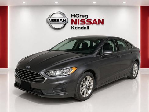 Used 2019 Ford Fusion SE FWD image 2