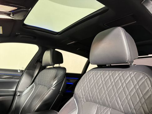Used 2022 BMW 750i xDrive w/ Luxury Rear Seating Package AWD/4WD image 12