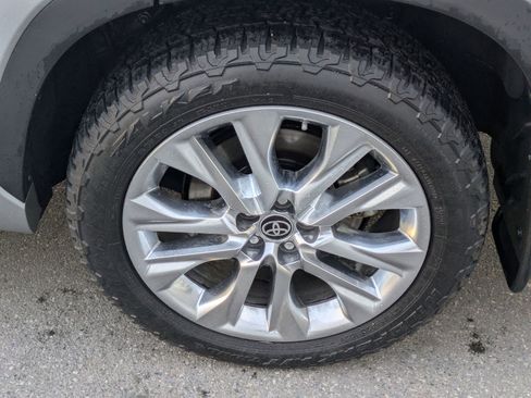 Used 2023 Toyota Highlander Limited image 11