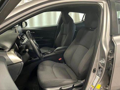 Used 2019 Toyota C-HR XLE image 10