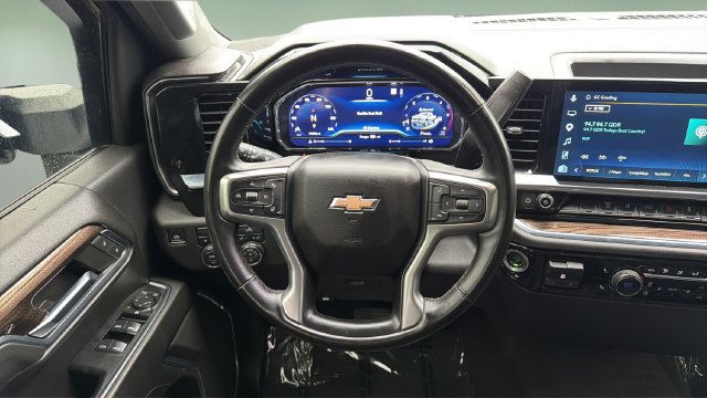 Used 2024 Chevrolet Silverado 2500 LT AWD/4WD image 12