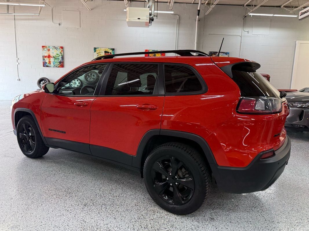 Used 2021 Jeep Cherokee Latitude Lux w/ Sun & Sound Group AWD/4WD image 3