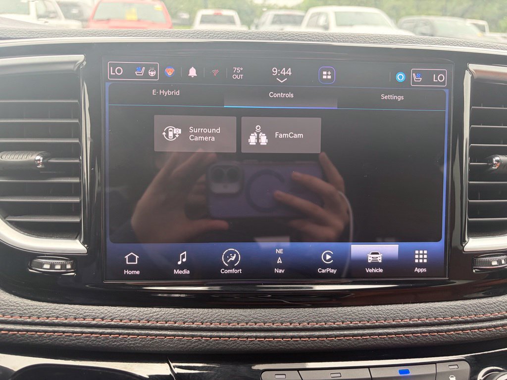 Used 2024 Chrysler Pacifica Pinnacle FWD image 32