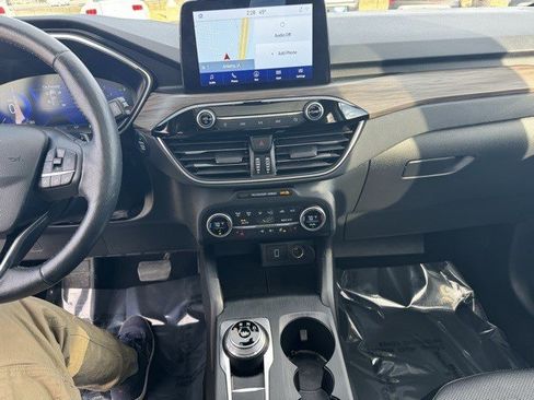 Used 2020 Ford Escape Titanium image 17