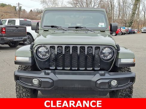 Used 2022 Jeep Gladiator Willys image 2