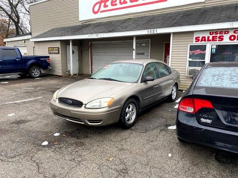 Used 2004 Ford Taurus SES image 12