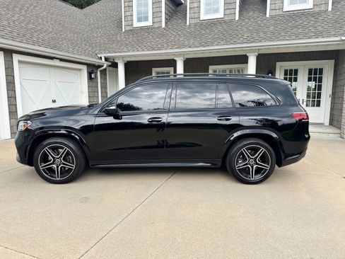 Used 2022 Mercedes-Benz GLS 450 4MATIC w/ AMG Line Exterior image 3