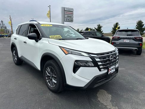 Used 2024 Nissan Rogue S AWD/4WD image 2