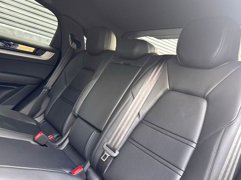 Used 2025 Porsche Cayenne Coupe image 21